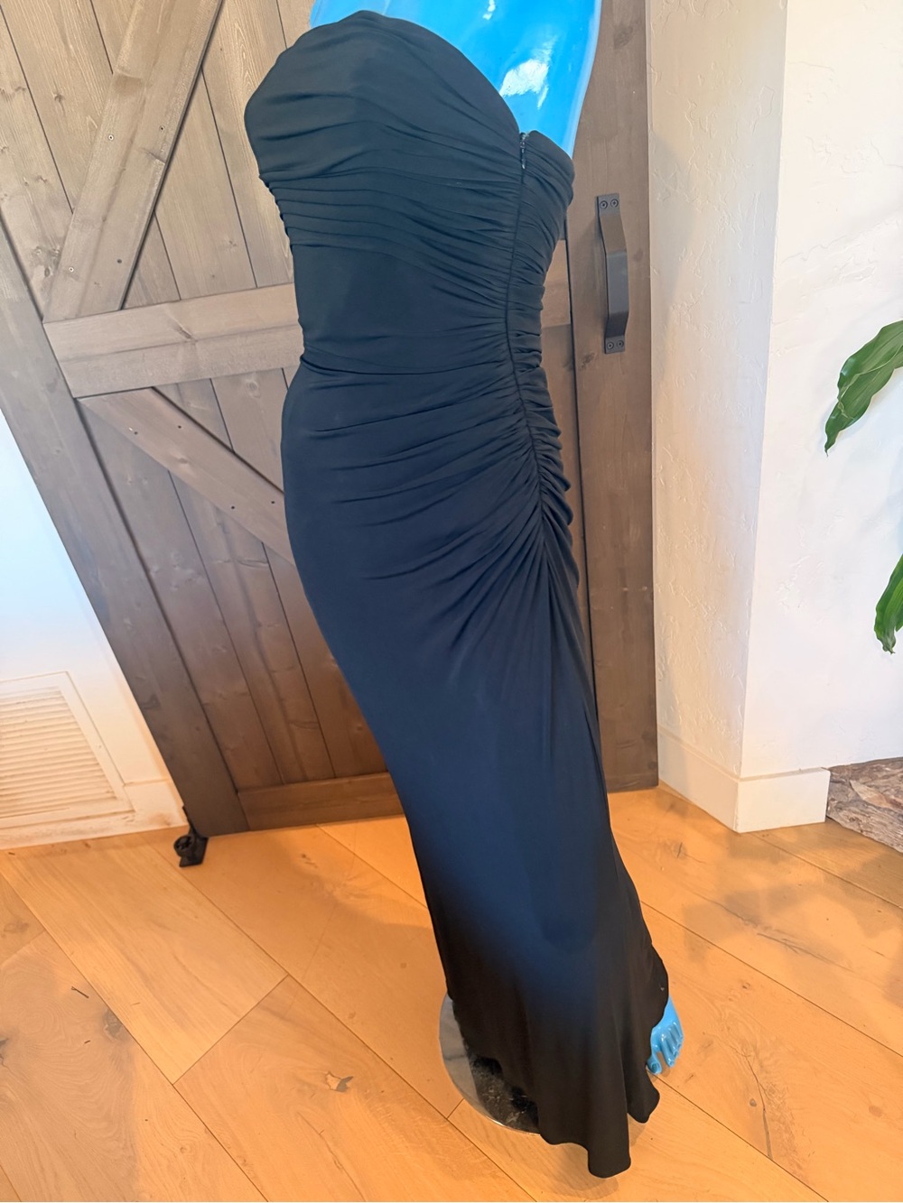 Kay Unger Strapless Black Ruched Evening Gown - Picture 7 of 10